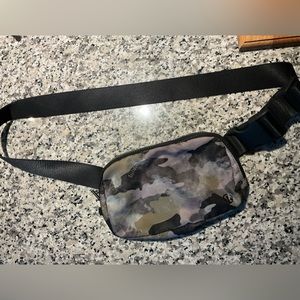 Everywhere belt bag in camouflage